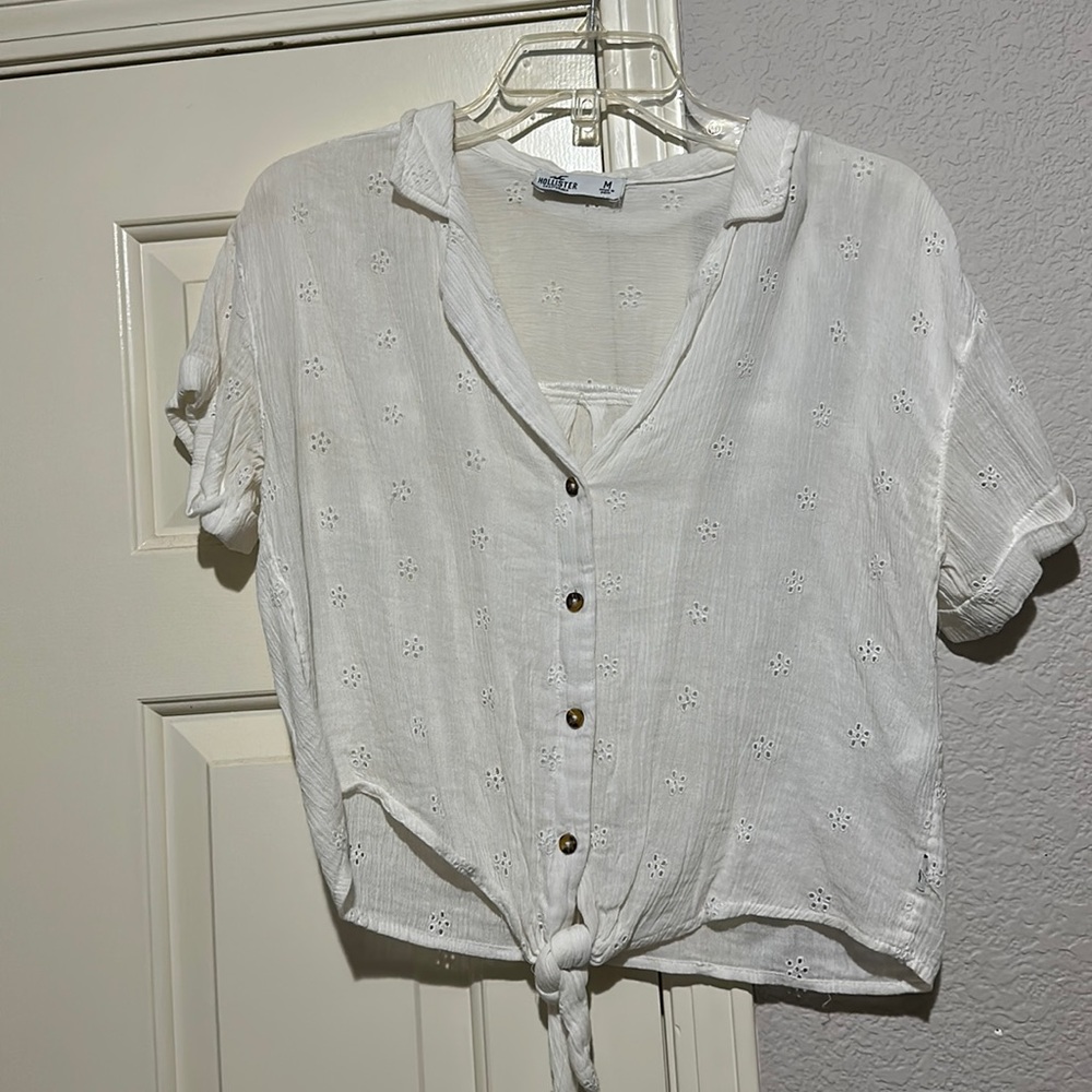 HOLLISTER tie front eyelet top size Medium